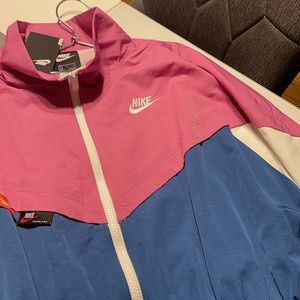 NWT NIKE TRACK RUNNER JACKET 🧥